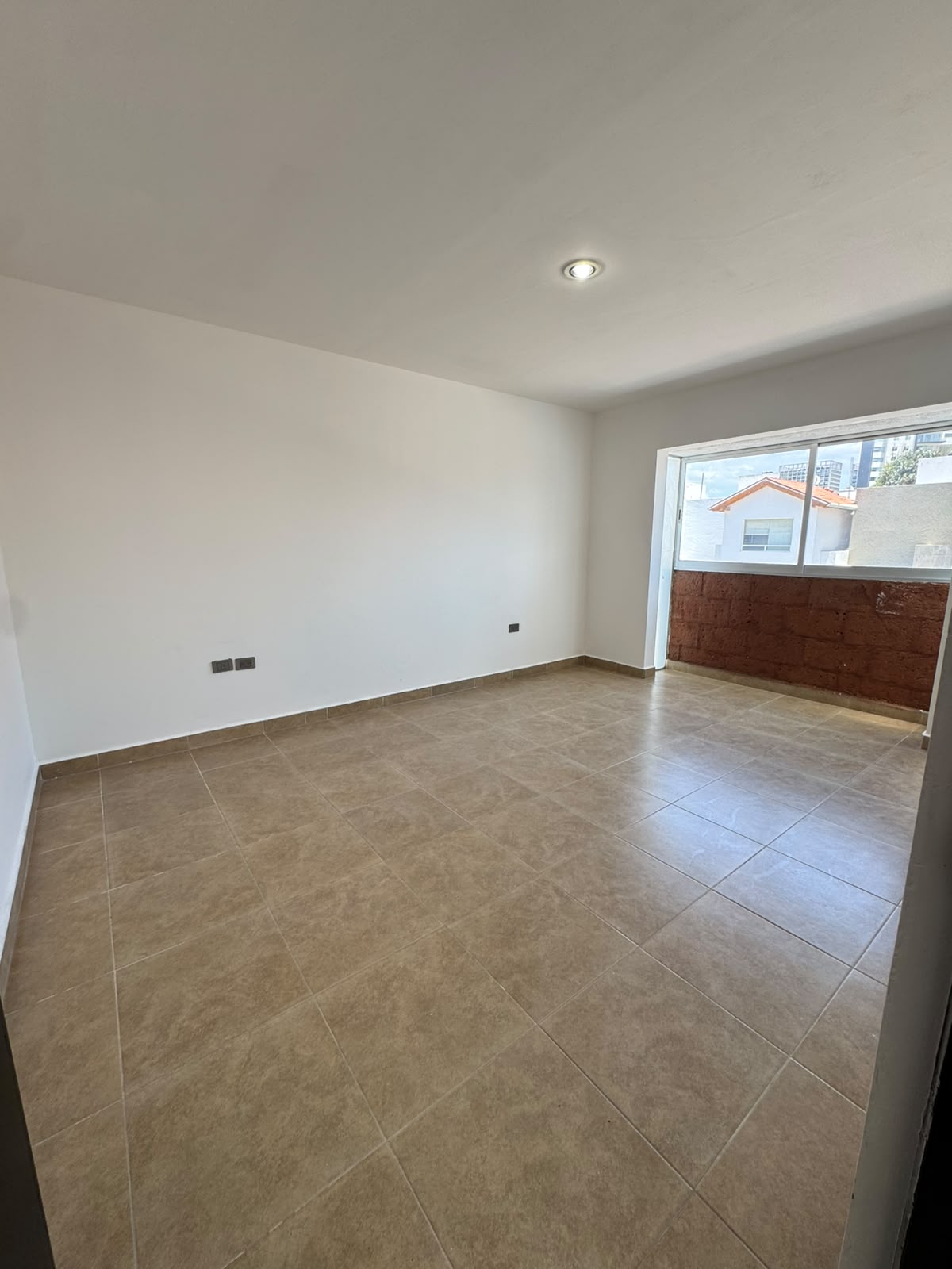 Casa Juriquilla Santa Fe - recámara con balcón